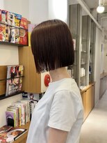 リンダ(LYNDA)&nbsp;ぱつっとラインで魅せる、艶ボブ