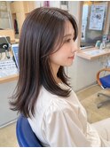 肩したセミロングカット