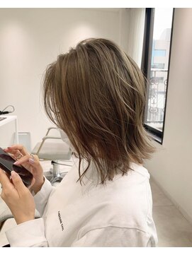 ヨーク(YOKE) YOKE ミルクティーグレージュ大人ボブケアブリーチ