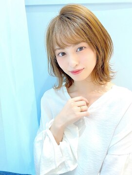 アイビー(Ivy) くびレイヤーエモージュ斜めバングデザインカラー外ハネボブ