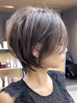 ラフ 立川(Laff) 立川おしゃれ女子ウルフヘア20代30代40代50代丸みショートボブ