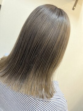 ミーテ(mi:te) グレージュカラー