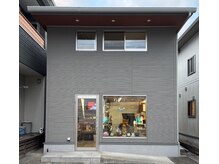 カッツプラスアロマ(Cuts+aroma)の雰囲気（お店の外観です♪）