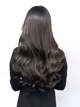 エル バイ アンキシム(elu by AHNKISM) 韓国ワンホンヘア顔まわりカットロングレイヤー堀江