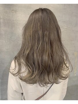 アティック ヘアーデザインアンドリラクゼーション(attic hair design&relaxation) グレーベージュ