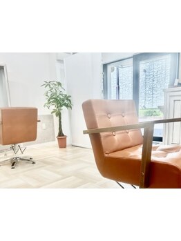 国分寺駅から徒歩5分★路地裏にある、木目調の小さな落ち着く空間。マンツーマンサロンなので相談しやすい!