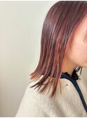 ピンクベージュインナーカラー × 切りっぱなしボブ