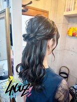 ラグズ 茅ヶ崎(LAGUZ)&nbsp;【ヘアセット】 ねじりで魅せる王道フェミニンハーフアップ
