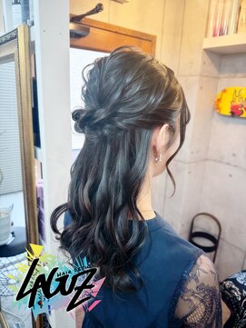 ラグズ 茅ヶ崎(LAGUZ) 【ヘアセット】 ねじりで魅せる王道フェミニンハーフアップ