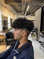 アイズ 海老名(AIZU) スペインカール スパイラルパーマ フェードカット 海老名