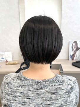 ルフトバイアンビエンテ(Luft by ambiente) 30代40代50代　前下がりショートボブスタイル