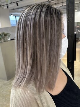 メリー オオサカ(Merly Osaka) smoky ash balayage