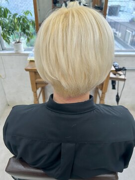 ジュノ(Jeuno) ホワイトカラー