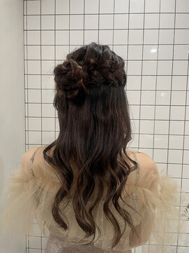 スート(suit.) お呼ばれハーフアップアレンジ