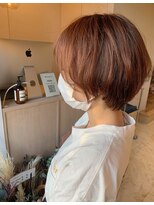 シー 岡崎(,SHE) 動きのあるショートヘア!