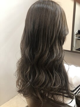 アプシー 三田駅前店(Apsee) アッシュグレーカラー