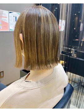 フィオーレ ヘアデザイン(FIORE hair design) ボブ 切りっぱなし ハイライト