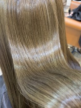 ヘアーデザイン ジュモク(Hair Design Jumoku)の写真/今話題の最新機械『ケアプロ』導入!!超音波トリートメントで髪への浸透率が高まり、内側から艶やかな髪に。