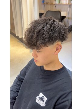 サップ 茨木店(Sup) スキンフェード×縦落ちツイストスパイラル