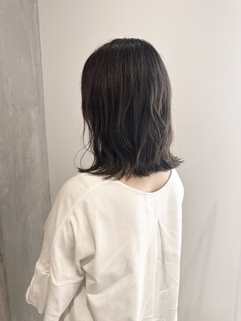 ヨーク(YOKE) YOKE ブリーチなしアッシュグレージュ切りっぱなしボブ外ハネ