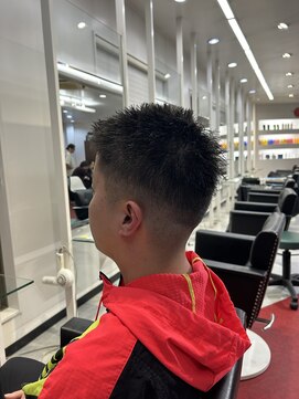 ディーボーイリタ 光の森(D-BOY Lita) フェードカット