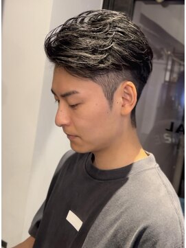 クオンヒール(QUON HEAL) 七三アップバングニュアンスパーマテーパーフェードｎ