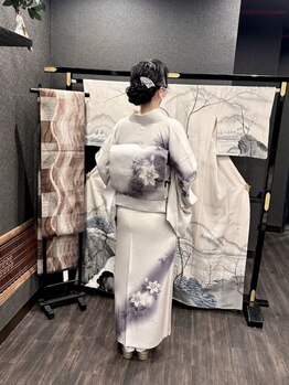 五三桐 村上の写真/トレンドをおさえたお洒落な着こなしで街を散策♪訪問着や草履や帯だけなど単品のレンタルやヘアセットも◎