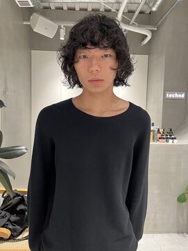 テクネ 天神大名(techne) 天神大名フェザーパーマシャドウパーマ緩めセンターパートウルフ