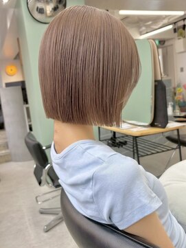 ヒビヲ(HIBIO) タッセルボブ切りっぱなしボブ外ハネボブベージュダブルカラー