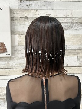 ブルームス アンジュ(Blooms Unge) ツヤツヤの外ハネ