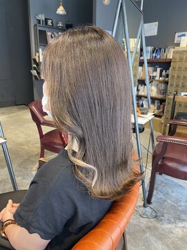 インス(ensue) 20代30代大人可愛い艶感グレージュイヤリングカラー外ハネ中島