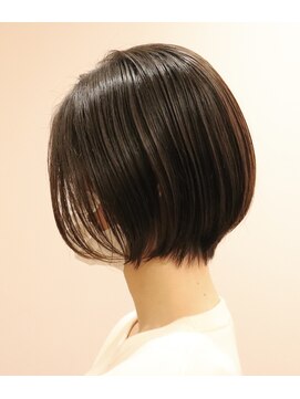 ウィスカーヘアー(whisker hair) ショートボブ　大人ショート