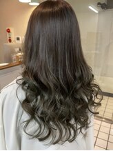 スイ(sui) カーキアッシュ/ゆる巻き