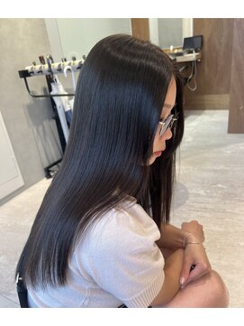 エレノア 新宿新南口(Eleanor) 自然光でさらに透明感アップのアッシュカラー☆