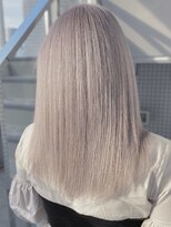 エリーツ(elyts) ホワイトグレー/シャドールーツ/渋谷/ブリーチ/エクステ/