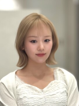 キートス(Kiitos) ★20代30代40代　大阪梅田　ハイトーンくびれボブ