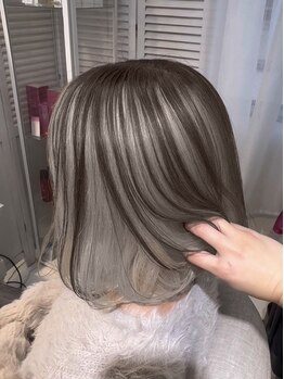 ミニルバイルルカ(minilu by LuLuca)の写真/ダメージレスな薬剤で傷みにくい◎あなたの魅力を引き出す髪色へ。LuLucaで上品艶カラーを手に入れて♪