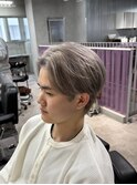 センターパート×ホワイトベージュ