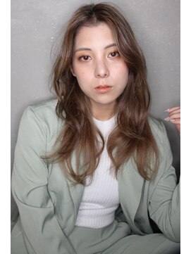 エアー 大阪(AIR) 【air-OSAKA 】山内 理　小顔ミディアムレイヤー
