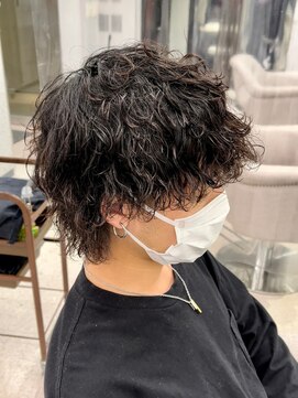 ノイズ オオサカ(NOISM) 【ツイストスパイラルパーマ/波巻き/韓国マッシュウルフ】