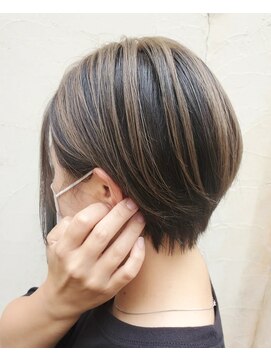 サーティーン(THIRTEEN) ☆アンブレラカラー×伸ばしかけショートヘア☆【30代/20代】