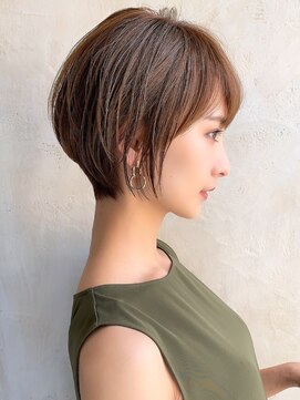 ザシー オモテサンドウ(The C) 20代30代40代ナチュラル大人可愛いレイヤースタイル