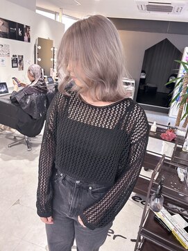 キング 枚方店(K!ng) 【枚方、高槻、梅田】ホワイトベージュ