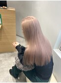 上品さもあるシアーピンクベージュ