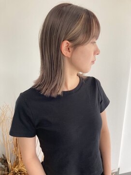 リリ バイ クローバー(lili by CLOVER) 外ハネボブ/レイヤー/ハイトーン/ブリーチ/ことりベージュ