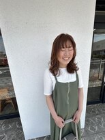 ウイ(Ui) ミディアムウェーブ×ラベージュカラー