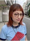 姫カットとオン眉な外はねボブにジューシーオレンジカラー。