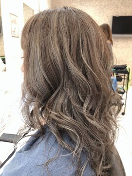 ヘアーデザインムーヴ(Hair design MOVE) 白髪ぼかしハイライト　ロング