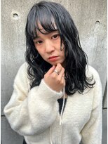 スリーヌーン(THREE noon)&nbsp;暗髪　ゆるラフウェーブ