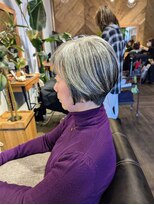 ヘアードレスビュー(hair dress V.I.E.W)&nbsp;ロマンスグレーが美しいショートヘア